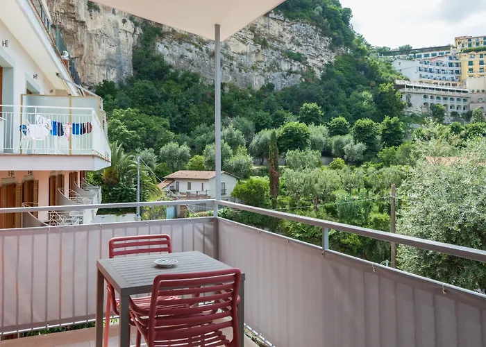 Futura Funky House - De Vivo Realty Apartment *